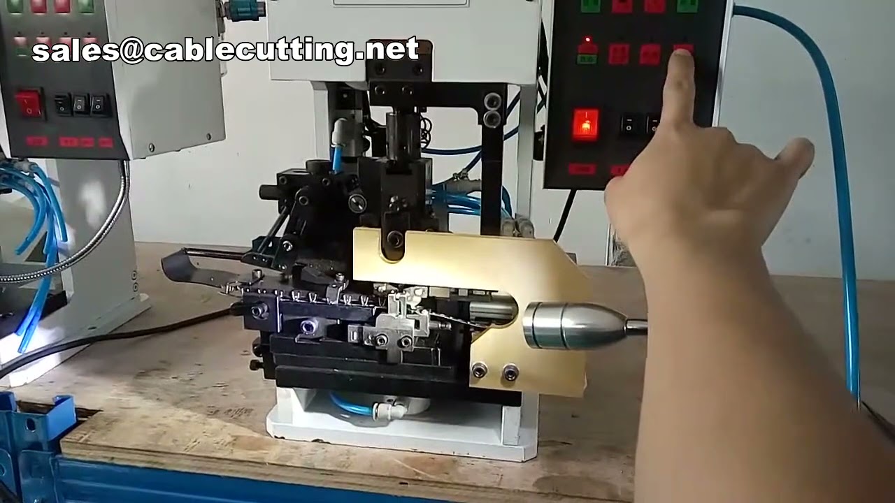 Wire stripping crimping sealing machine